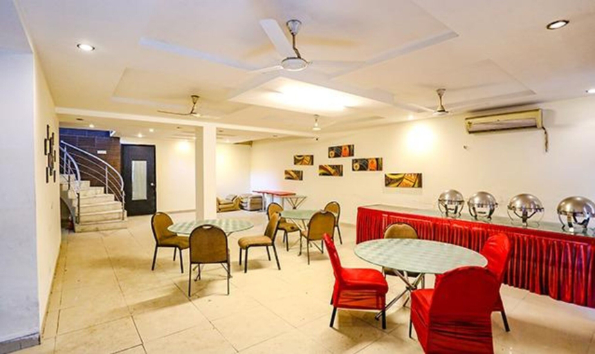 Food & Drinks 4, Fabhotel Posh Classic, Gurgaon