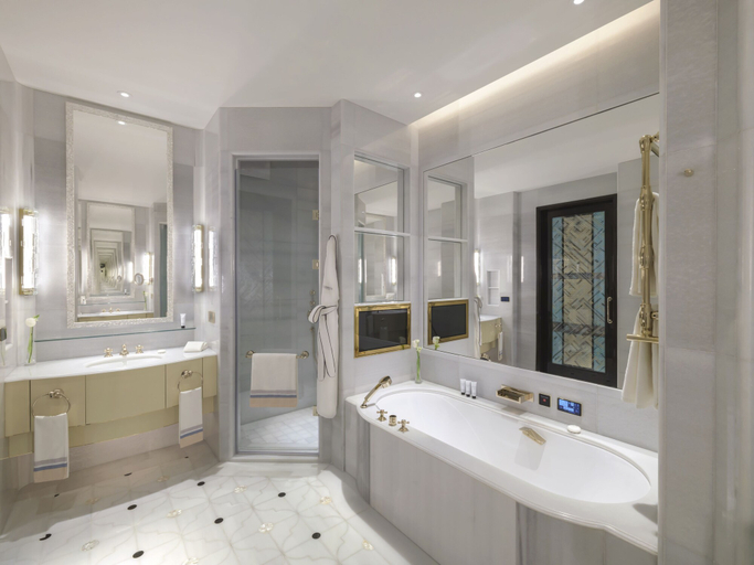Bathroom 4, The Peninsula Istanbul, Beyoğlu