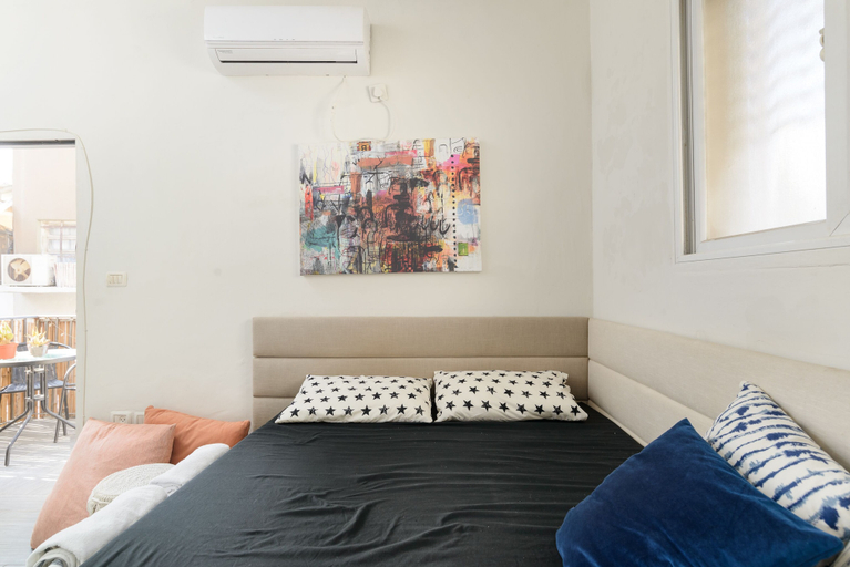 Bedroom 2, Quiet Studio near Beach & Market
