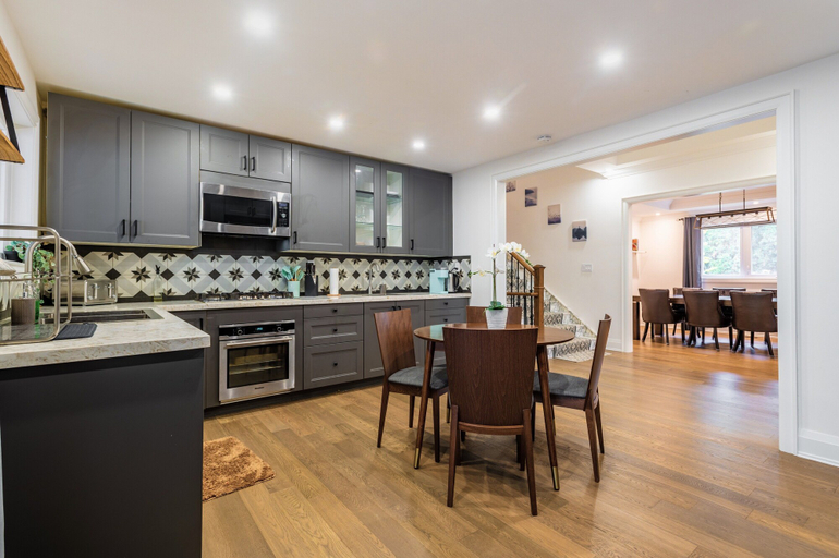 Others 5, Cheerful 3 bedroom w/ indoor fireplace in Toronto - 02 free parking, Toronto