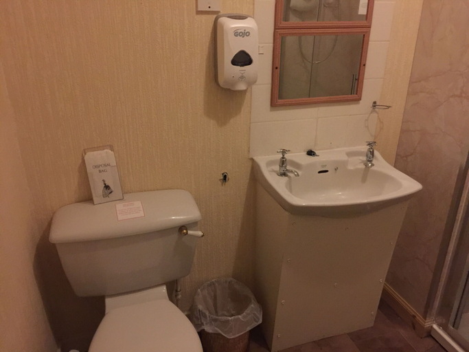 Bathroom 4, Belgrave Arms Hotel, Highland