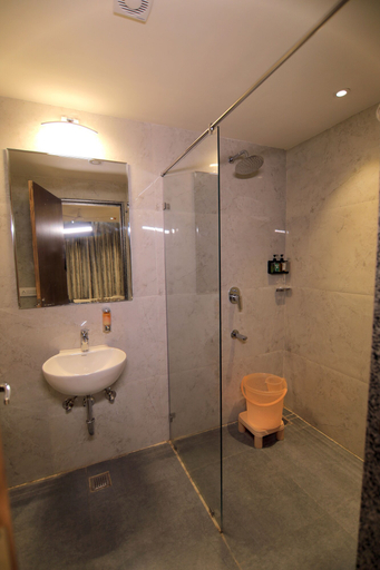 Bathroom, Hotel Mumbai House Express, Udaipur