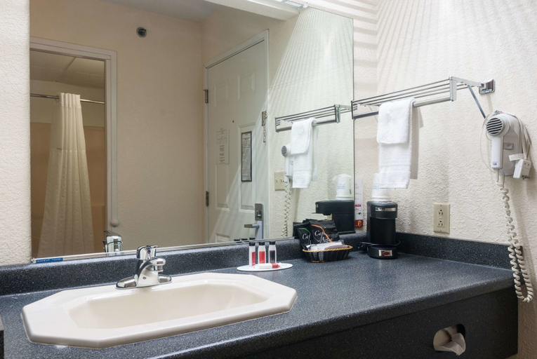 Bathroom 4, Super 8 by Wyndham Arkansas City KS, Cowley