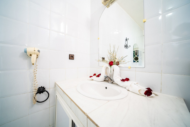 Bathroom, Moroccan House Hotel Marrakech, Marrakech