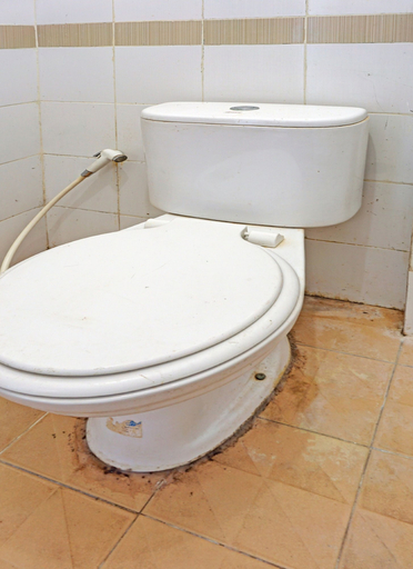 Bathroom 5, SPOT ON 92374 Penginapan Rusunawa, Malang
