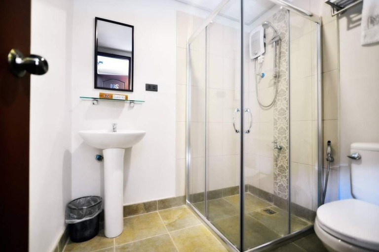 Bathroom 5, Metro Vigan Inn - Annex, Vigan City
