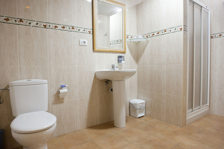Bathroom 3, Pensión Tere Playa, Castellón