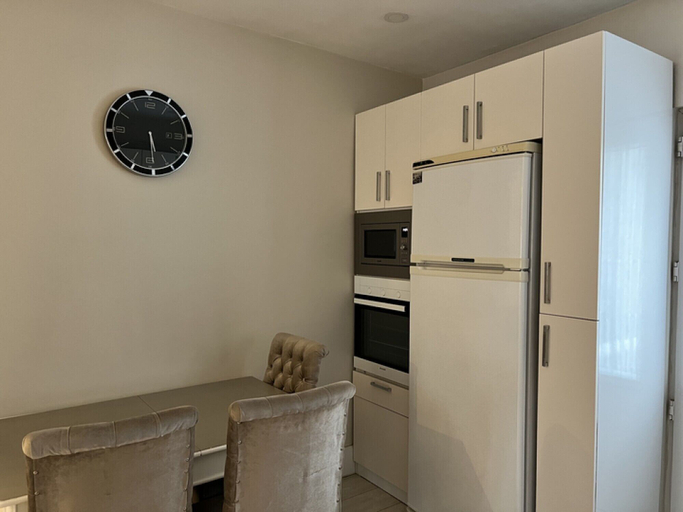 Room 2, Sleek Flat Close to Osmanbey Metro Station, Şişli