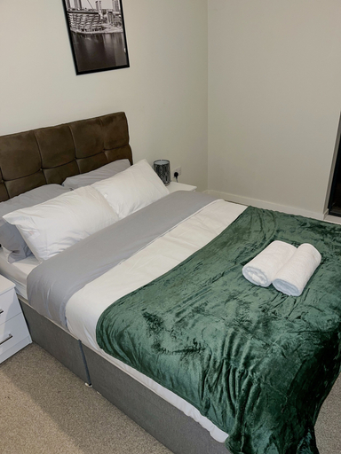 Room 4, Stunning 2-bed Apartment in Salford, Manchester