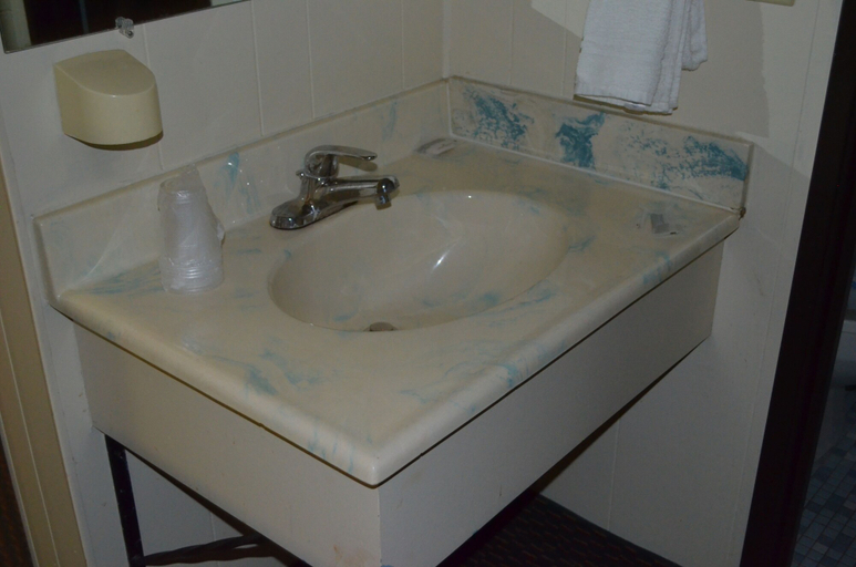 Bathroom 5, Grand Inn Fargo, Cass