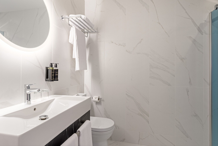 Bathroom 5, Ikonik Gran Via, Madrid