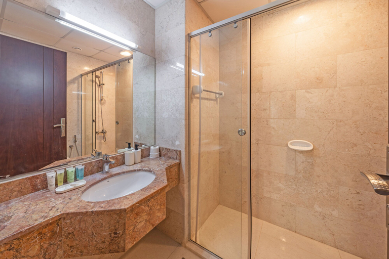 Bathroom 2, Spacious Apartment With Balcony in Business Bay, Dubai