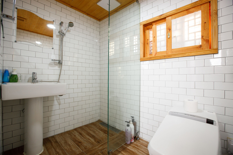 Bathroom 3, GaEunChae II, Jeonju