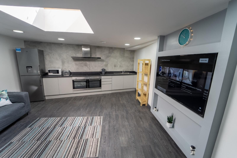 Others 2, Fully Serviced Studio Available Close to the City, Birmingham