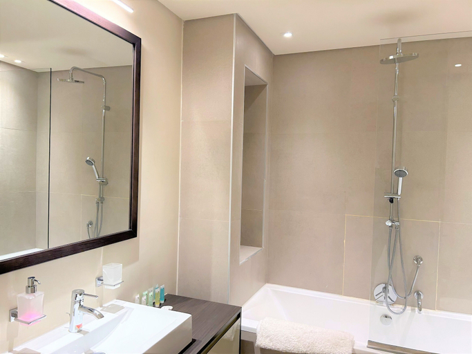 Bathroom 3, Stunning Stay Park View JVC -1bed With Balcony, Dubai