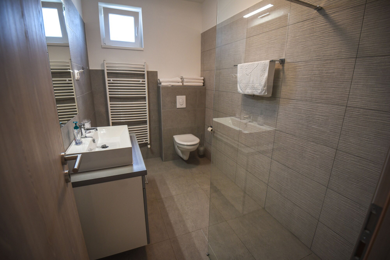 Bathroom 3, Francesca Apartman, Siófok