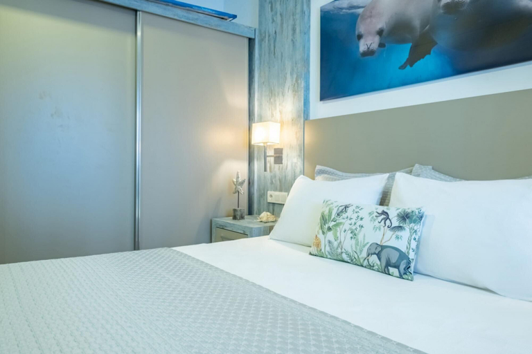 Room 2, Seafront Flat With Excellent Sea View in Bodrum, Bodrum