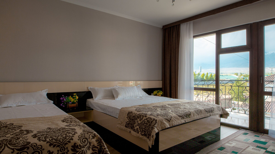 Bedroom 2, ololoFamily, Ysyk-Köl