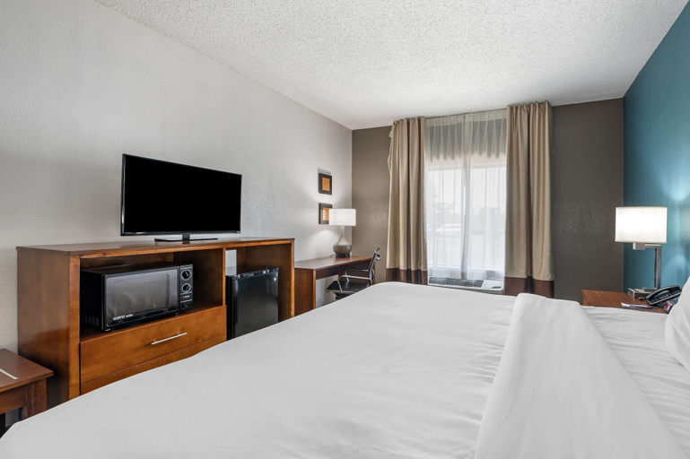 Bedroom 3, Comfort Inn Plainfield - Indianapolis Airport, Hendricks