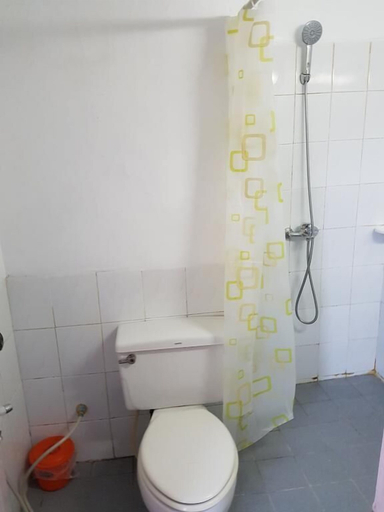 Bathroom 3, Parami Motel, Taunggye