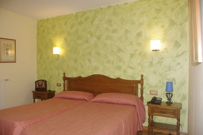 Bedroom 3, Hotel La Casona de Jovellanos, Asturias