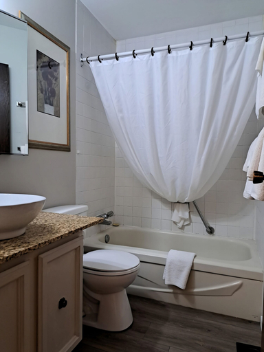 Bathroom 4, Richter Pass Beach Resort, Okanagan-Similkameen