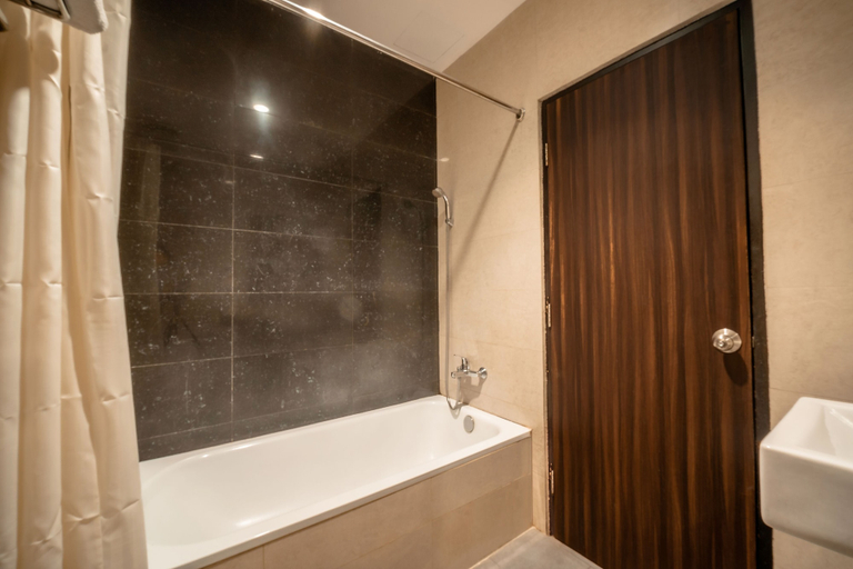 Bathroom 4, M One Hotel, Batam
