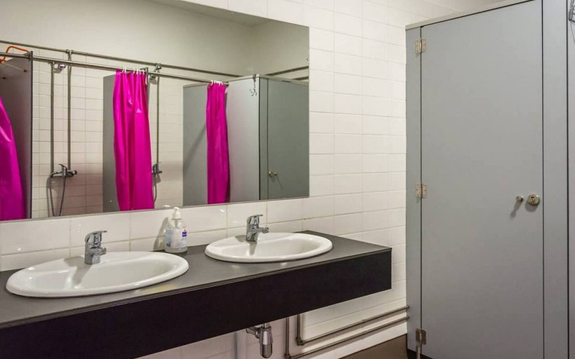 Bathroom 3, inBraga Hostel, Braga