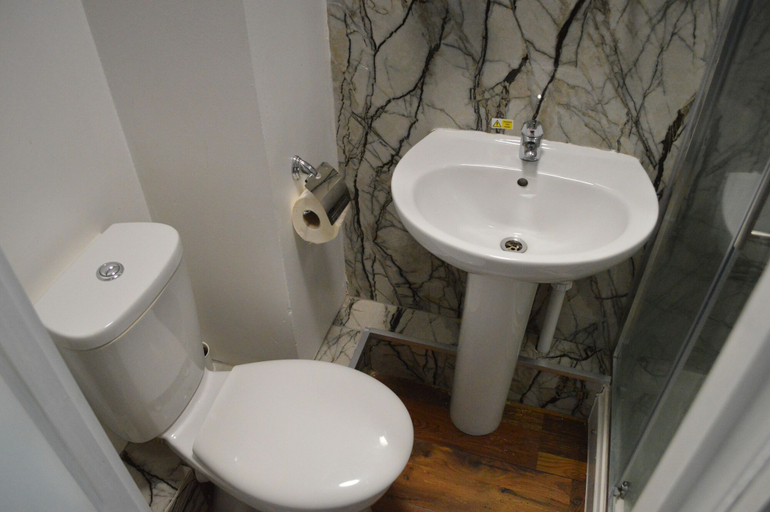 Bathroom 4, The Bell Gate House, Leicester