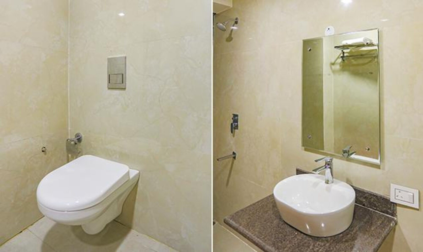 Bathroom 3, Fabhotel Cosmos, Kaushambi