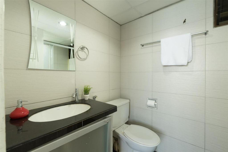 Bathroom, Shalini's Sri Sayang Apartments, Pulau Penang