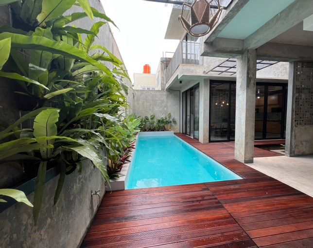 Swimming Pool 8