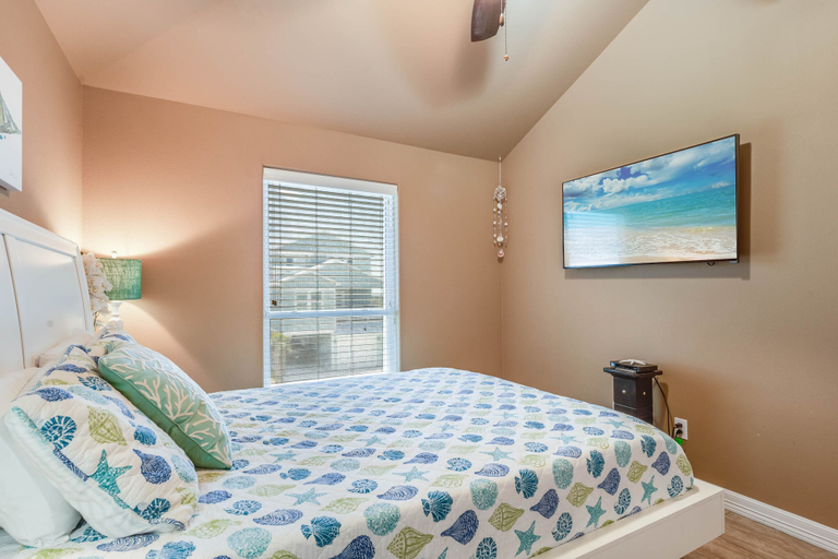 Bedroom 3, Sun Ya Buns, Nueces