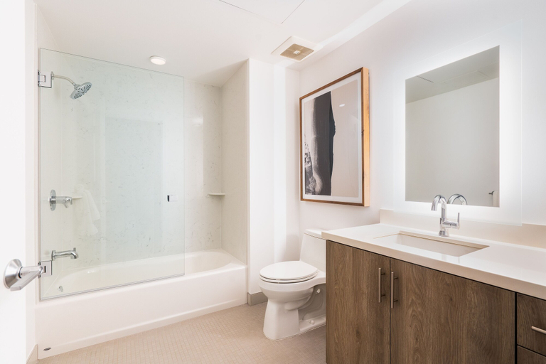 Bathroom 5, Mint House Menlo Park by Kasa, San Mateo