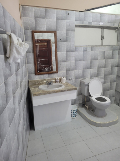 Bathroom 3, Arnold's Guest House