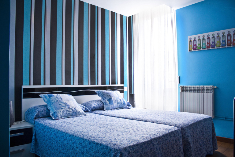 Bedroom 4, PR Plaza de Galicia, A Coruña