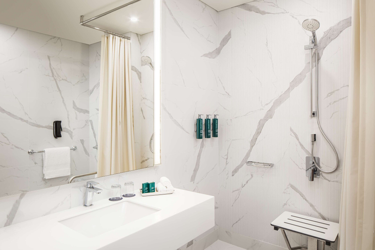 Bathroom 5, Doubletree By Hilton Fujairah City, Fujairah