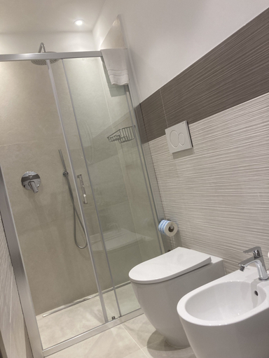 Bathroom 5, Divina Holiday, Salerno