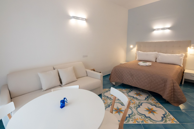 Bedroom 4, Divina Holiday, Salerno