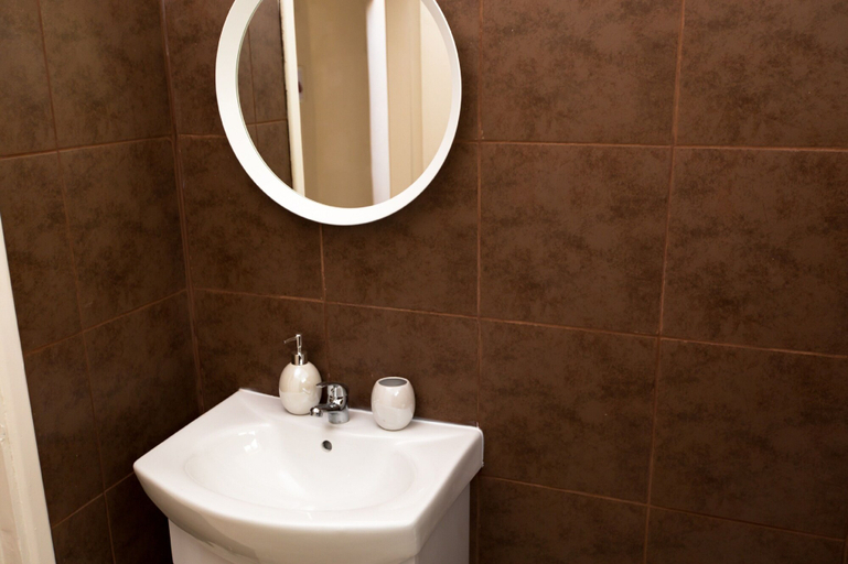 Bathroom 4, Aladdin's Hostel, Larnaca