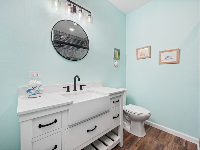 Bathroom 4, Pat's Perch, Aransas