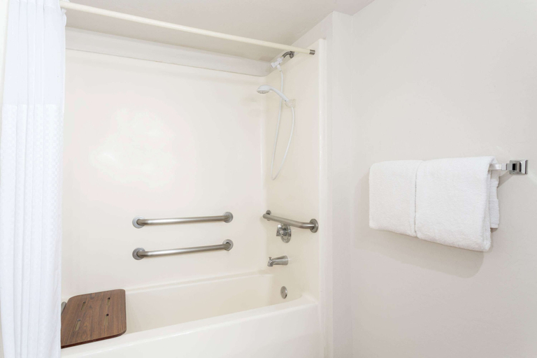 Bathroom 4, Super 8 by Wyndham Cottonwood, Yavapai