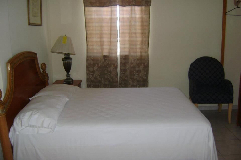 Bedroom, Caribbean Hotel Cayes, les Cayes