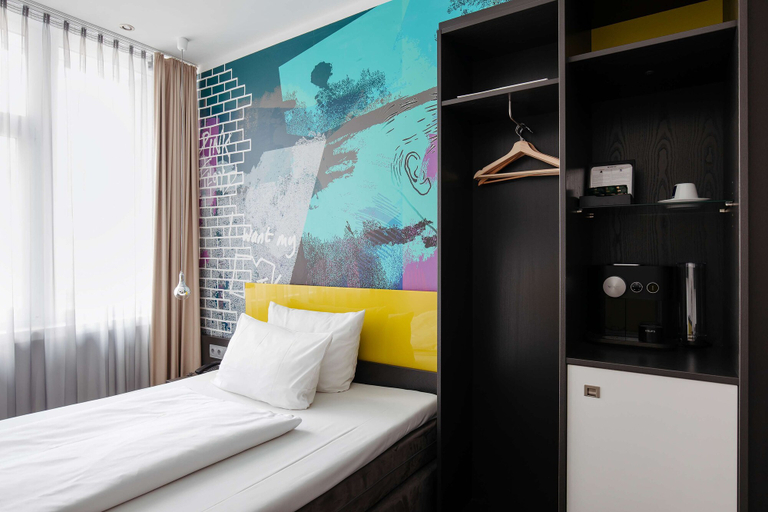 Bedroom 2, Hotel Berlin, Berlin, a member of Radisson Individuals, Berlin