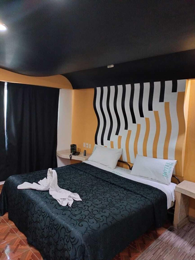 Bedroom 2, Hotel Florencia, Mexico City