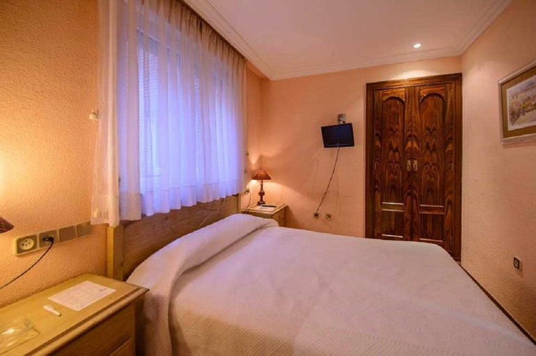 Bedroom 4, Hotel Rio Cea, León