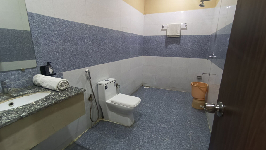 Bathroom 3, Kanha Hotel & Resort, Chittaurgarh