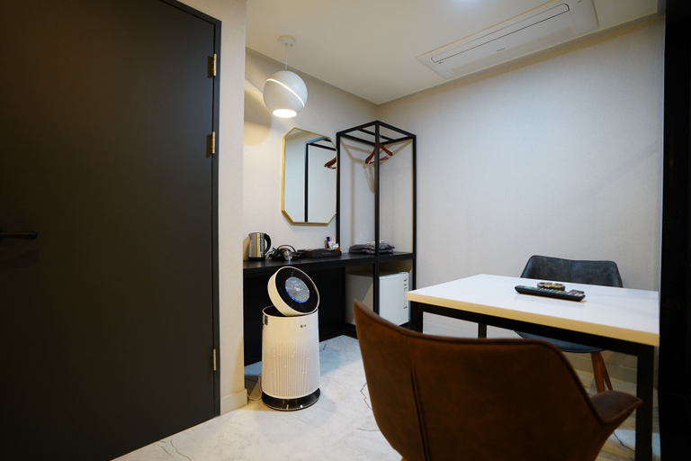 Others 4, Saturn Hotel, Seongdong