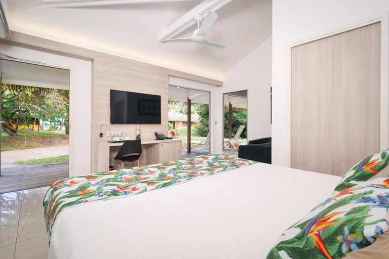 Bedroom 5, Malabou Beach Hotel, Poum