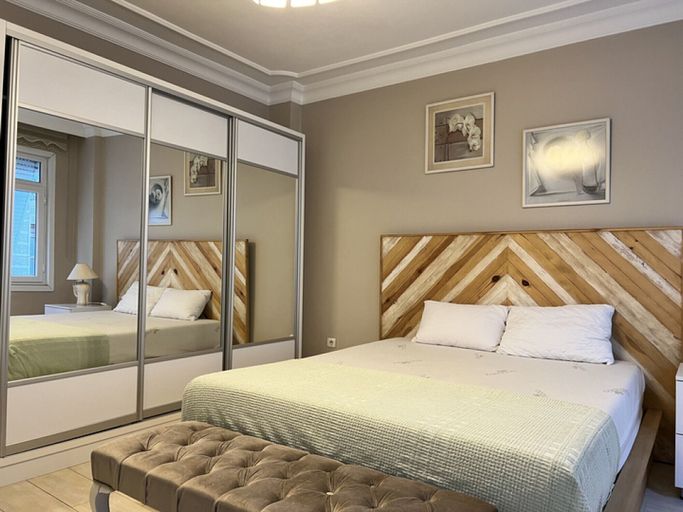 Room 5, Sleek Flat Close to Osmanbey Metro Station, Şişli